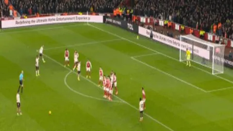 诺伊尔有望圣保利之战重回首发阵容